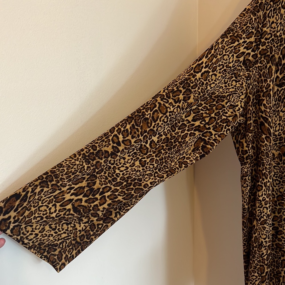 Soft Focus Leopard Print Open Front Throw Size 1x… - image 4